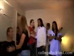 Leie, Blasen, Hochschule, Schwanz, Studentenwohnheim, Milf, Party, Rotschopf