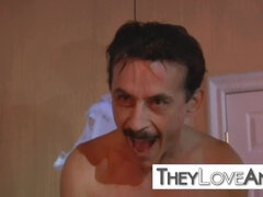 Anal, Traseiro, Peitos grandes, Mamãe, Melharucos naturais, Duro, Meias finas, Sexo grupal a três