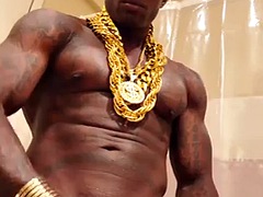 Velké péro, Černé, Vlasaté, Hardcore, Svaly, Pornstars, Sólo, Tetování