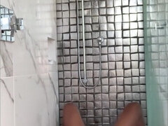 Leie, Braunhaarige, Frau, Hardcore, Interrassisch, Orgasmus, Reiten, Dusche