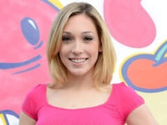 Μεγάλος κώλος, Μεγάλος πούτσος, Σπέρμα στο στόμα της, Χύσιμο, Στο πρόσωπο, Σκληρό, Αυνανισμός, Φυσικά βυζιά