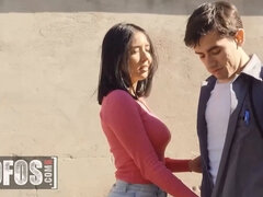 Braunhaarige, Sperma im mund, Latina, Natürlich, Natürlichen titten, Im freien, Muschi, Rasiert