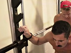 Gym stud barebacks bottom DILF in the gym after dickblowing