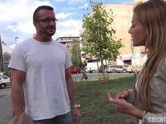 18 éves, Cumizás, Cseh, Szabadban, Filigrán alkatú, Tini, Hármas, Ikrek