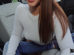 Leie, Auto, Aufs gesicht abspritzen, Masturbation, Im freien, Pov, Öffentlich, Titten