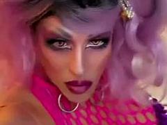 Crossdresser, Spermaladung, Handjob, Absätze, Küssen, Masturbation, Dusche, Abendanzug