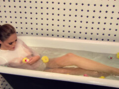 Girl with hot bod Shay Jordan masturbates in the bathtub