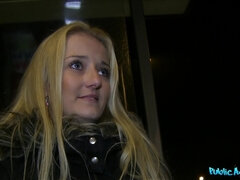 Leie, Blondine, Blasen, Handjob, Masturbation, Im freien, Pov, Öffentlich