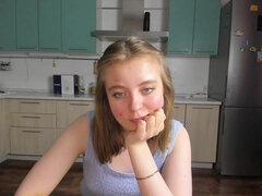 Pretty Girl With Super Juicy Snatch - Webcam Video