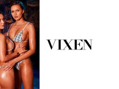 Slaapkamer, Grote kont, Grote lul, Pijpbeurt, Hondjeshouding, 1 man 2 vrouwen, Natuurlijke tieten, Tiener