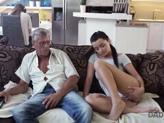 Amatoriale, Brunetta, Beccata, Papà, Europea, Hd, Leccata, Ragazza