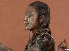 Cicák párbaja, Étel, Szatén, Nedves