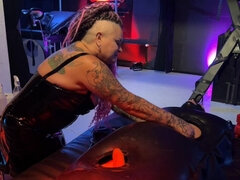 Bdsm, Dansk, Femdom, Fetisch, Latex, Mogen, Älskarinna, Tatuering