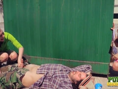 Brunetka, Stříkání spermatu, Na obličej, Honění, Hd, Homemade, Na veřejnosti, Švédská rojka