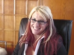 In den arsch, Britisch, Sperma im mund, Doppelpenetration, Brille, Reif, Mutti, Flotter dreier