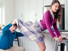 Stor røv, Stor pik, Pik sutte, Brunette, Hundestilling, Naturlige bryster, Teenager, Bryster