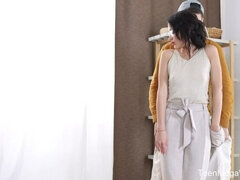 Pijpbeurt, Sperma in gezicht, Vingeren, Likken, Kut duiken, Geschoren, Tiener, Tieten likken