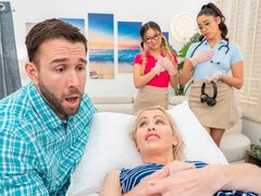 Stor røv, Pik sutte, Brunette, Hundestilling, Håndjob, Barberet, Teenager, Bryster