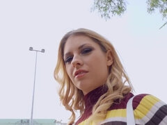 Rumpe, Kukk suging, Brunette, Sperm skott, Fingring, Slikking, Naturlige bryster, Kort hår