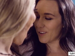 Tetas grandes, Hembra, Peludo, Masturbación, Madres para coger, Transexual