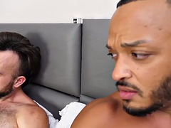 Anal, Baben, Dubbelpenetrering, Homosexuell, Mellanrasig, Strumpbyxor, Tatuering, Trekant