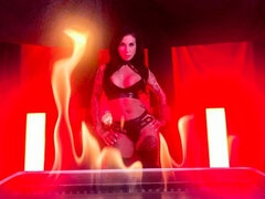 Μεγάλα βυζιά, Μπότες, Μελαχροινή, Σε στάση σκύλου στα τέσσερα, Ώριμη γυναίκα, Πρώτου προσώπου, Τατουάζ, Βυζιά