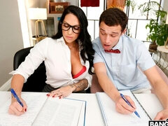 Grote kont, Grote mammen, Hondjeshouding, Handbeurt, Moeder die ik wil neuken, Geschoren, Strippen, Tatoeage