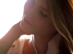 Zadok, Blondína, Auto, Vonku, Nafúknuté bradavky, Pička, Sólo