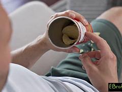 Blasen, Braunhaarige, Spermaladung, Schmuddelige sprache, Handjob, Hd, Masturbation, Titten