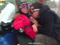 Gesztenyebarna, Krémes süti, Szabadban, Pirszing, Nyilvános