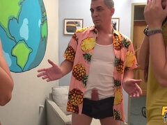 Красотки, Большой член, Блондинки, Минет, Брюнетки, Глубокая глотка, Втроем