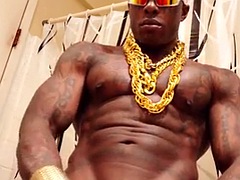 Amateur, Grosse bite, Noir ébène, Poilue, Masturbation, Muscle, Solo, Tatouage