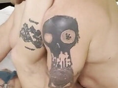 Amatør, Amerikansk, Stor røv, Stor pik, Pik sutte, Kysse, Mor jeg gerne vil kneppe, Tatovering