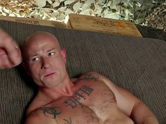 Amatör, Anal, Sperma shot, Homosexuell, Milf, Tatuering, Uniform