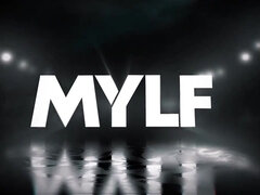 Hatalmas hátsó, Tekintélyes didik, Fekete, Kebles, Kőkemény, Érett feleség, Nézőpont, Begyek