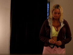 Amatéři, Americké, Blondýna, Tvrdé kecy, Dospělé, Přírodní prsa, Softcore, Sólo