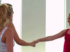 Brunette, Fingring, Lesbisk, Massasje, Milf, Trekant