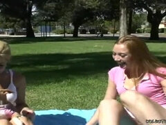 Kinky lesbians threesome heart-stopping sex video