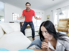 18, Stor stjärt, Stor kuk, Stora tuttar, Avsugning, Brunett, Doggystyle, Mager