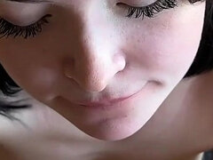 18 ans, Amateur, Grosse bite, Sucer une bite, Éjaculer dans la bouche, Jarretelles, Adolescente