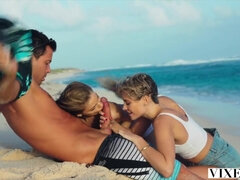 해변, 큰 음경, 오랄섹스, 크림파이, 깊은목구멍, 호텔, 자연의 가슴, 쓰리섬