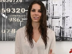 Tette grandi, Pompino, Brunetta, Schizzo di sborra, Facciale, Lingerie, Giochi