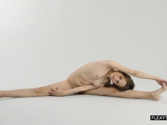 Brunetka, Fetiš, Tělocvična, Nahota, Nahé, Ruské, Teenka, Kozičky