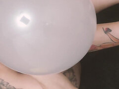 Amatéři, Krásky, Brunetka, Podpatky, Nahé, Piercing, Kouření, Sólo