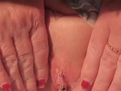 Angol, Női, Fétis, Kivillanó idomok, Maszti, Szabadban, Pisi szex