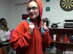 Rubia, Universidad, Residencia universitaria, Grupo, Fiesta, Afeitado, Flaco, Adolescente