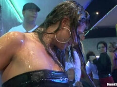 Amatéři, Blondýna, Oblečené, Tanec, Lesbické, Orgie, Párty, Sukně