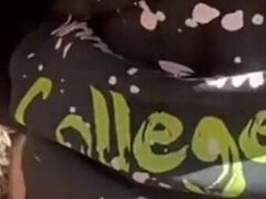 Americké, Velké péro, Bukkake, Stříkání spermatu, Honění, Masturbace, Na veřejnosti, Vyhublá