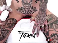 Tekintélyes didik, Szőke, Hd, Csupasz, Pirszing, Egyedül, Tetkó