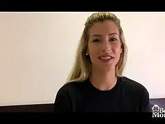 18, Amatør, Barnepige, Bagved scenerne, Blondine, Slikning, Onani, Fisse